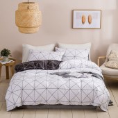 Patterned Bedding Set with Quilt Cover and Pillowcases